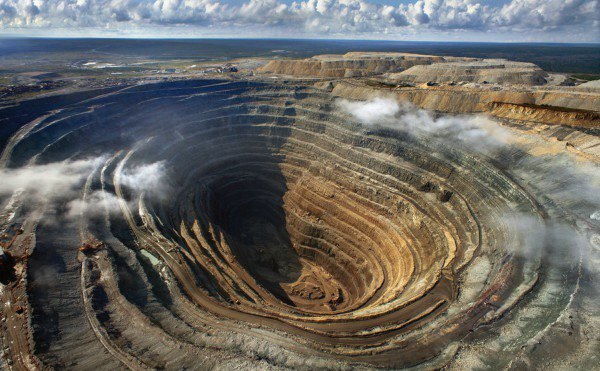 Sparkling Treasures: Exploring the World's Top 5 Diamond Deposits.